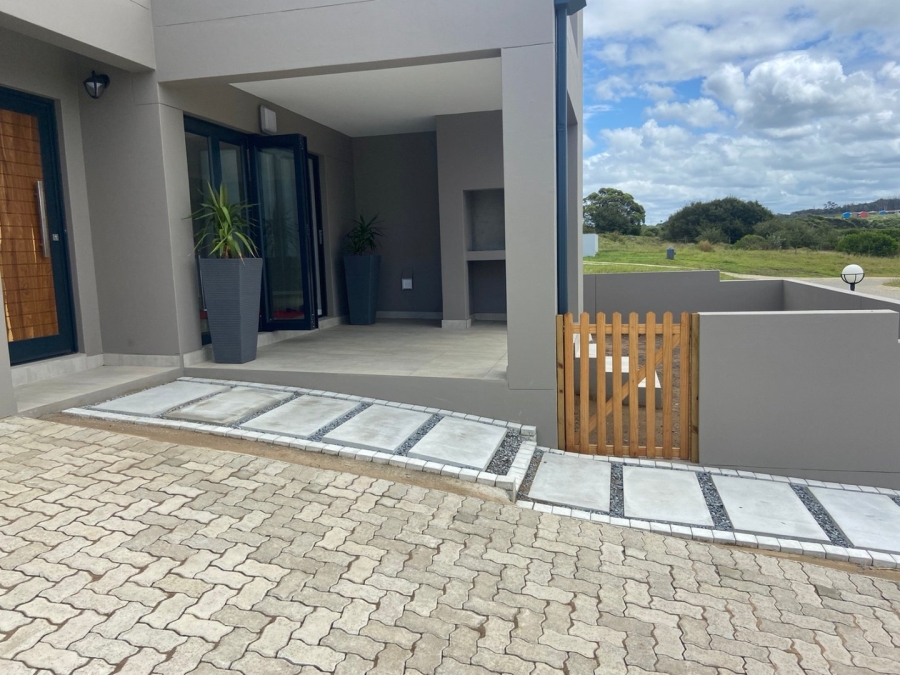 4 Bedroom Property for Sale in Kidds Beach Eastern Cape